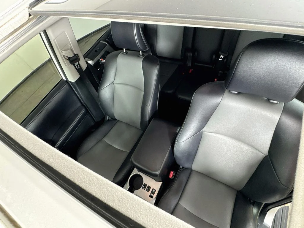 Used 2018 White Toyota SR5 Premium image 26