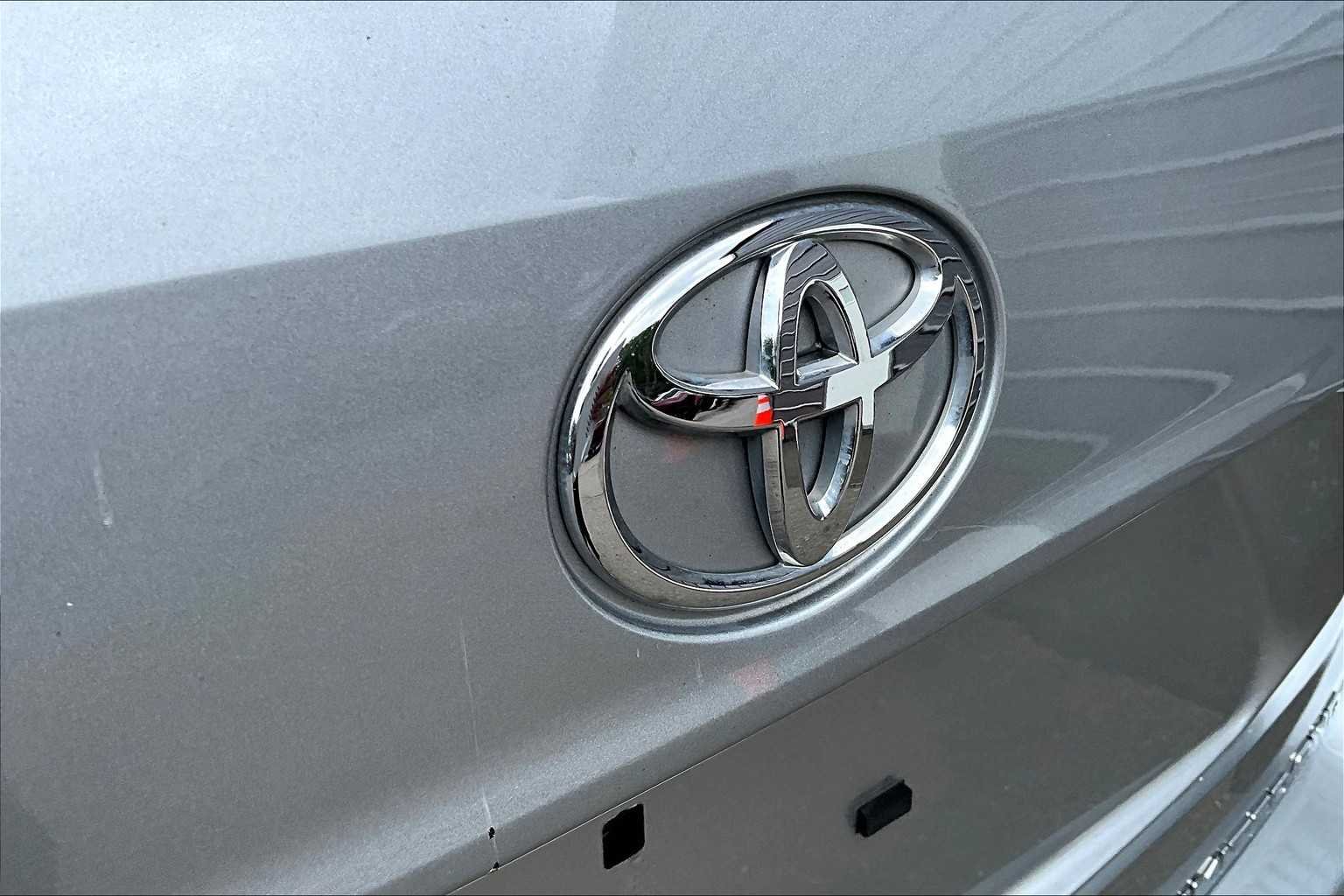 Used 2020 Celestial Silver Metallic Toyota Limited image 29