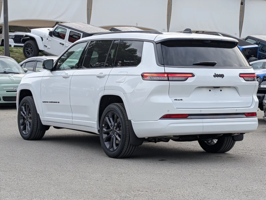 New 2026 White Jeep Limited Reserve - - 4x4 - Nappa Leather Seats - Dual-Pane Sunroof - Navigation & More! image 6