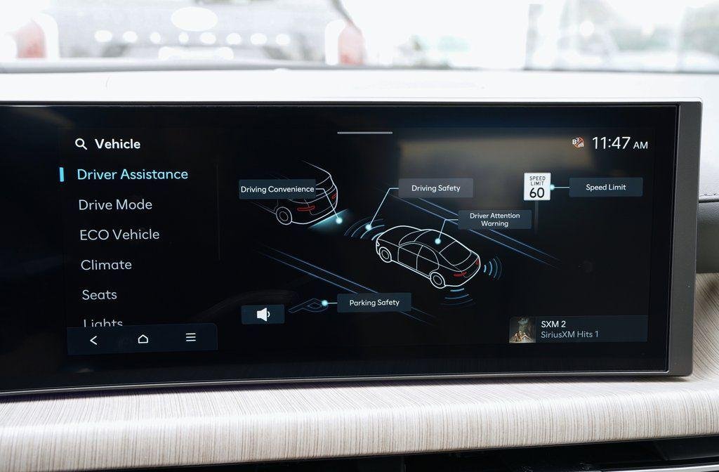 2025 Hyundai Sonata Hybrid Limited - Photo 18