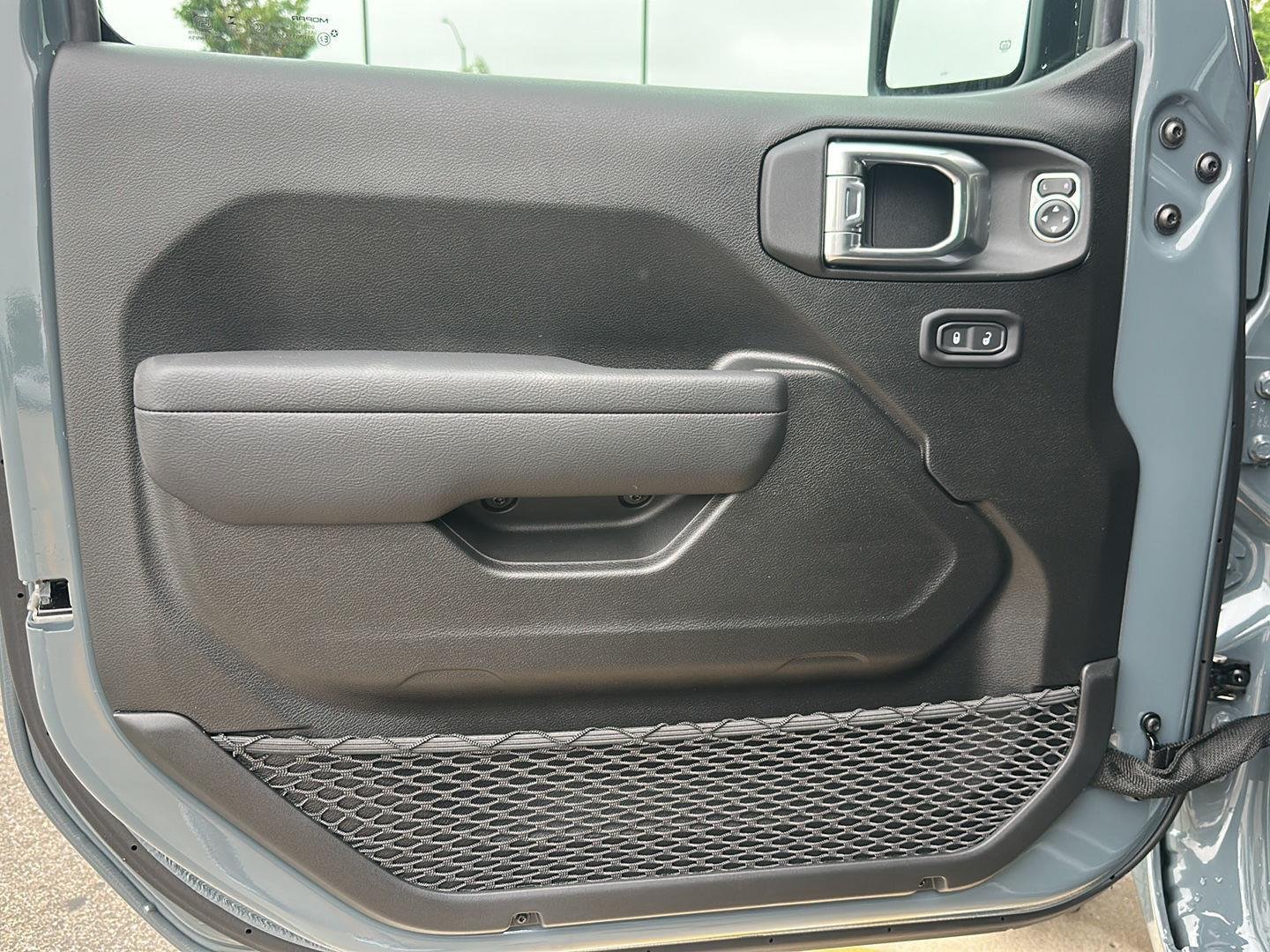 New 2026 Anvil Clear-Coat Exterior Paint Jeep Sport S image 8
