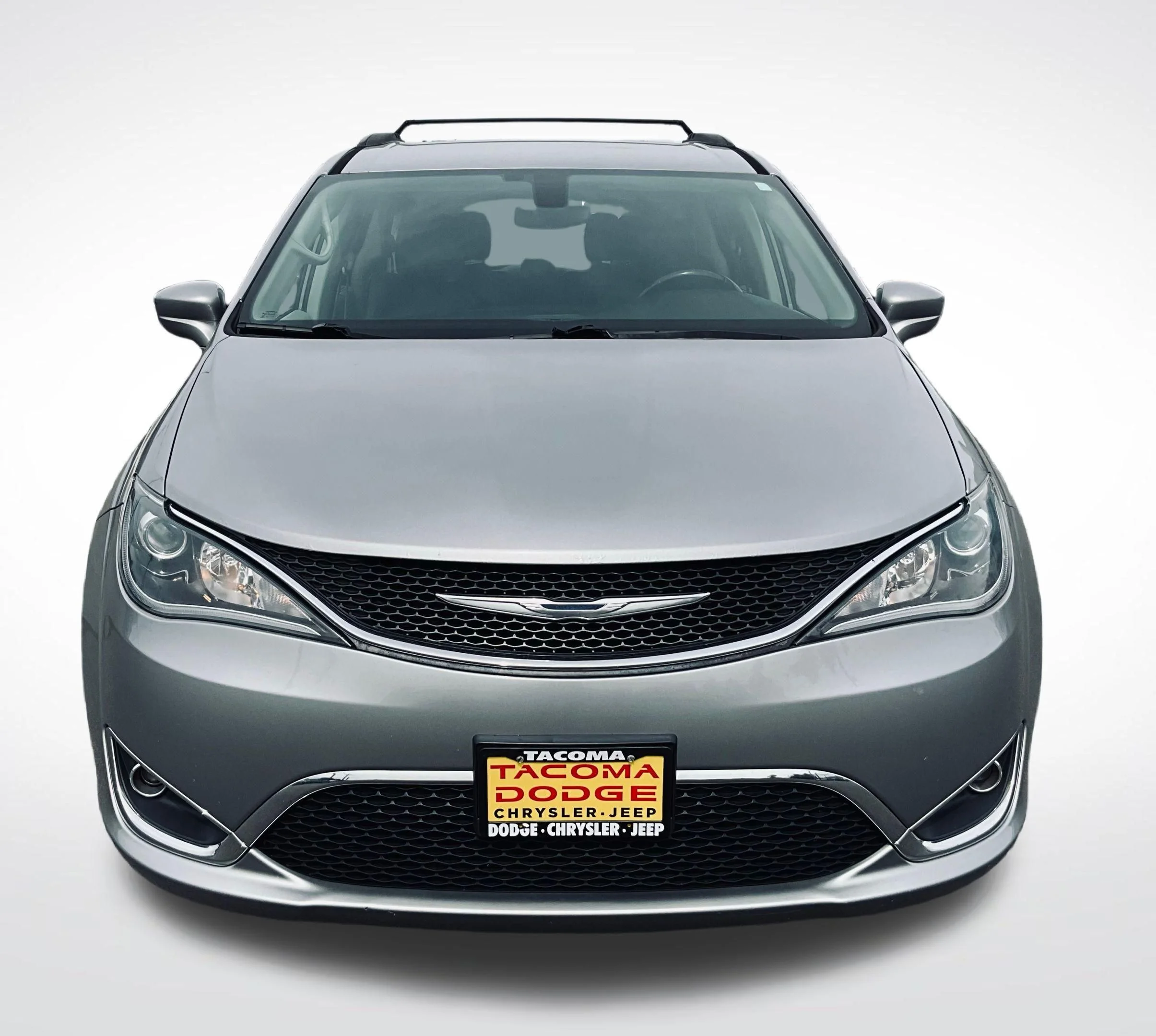 Used 2017 Silver Chrysler Touring L image 8