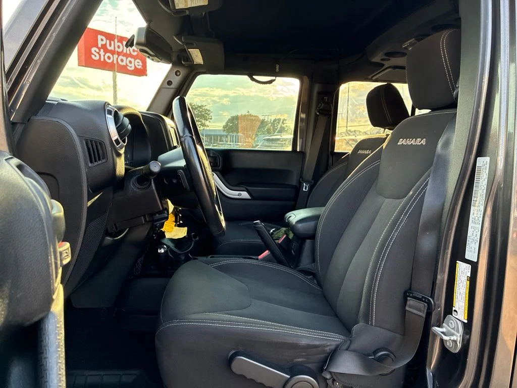Used 2016 Gray Jeep Unlimited Sahara image 10
