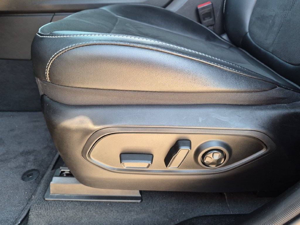 Used 2025 Black Jeep Altitude X image 13