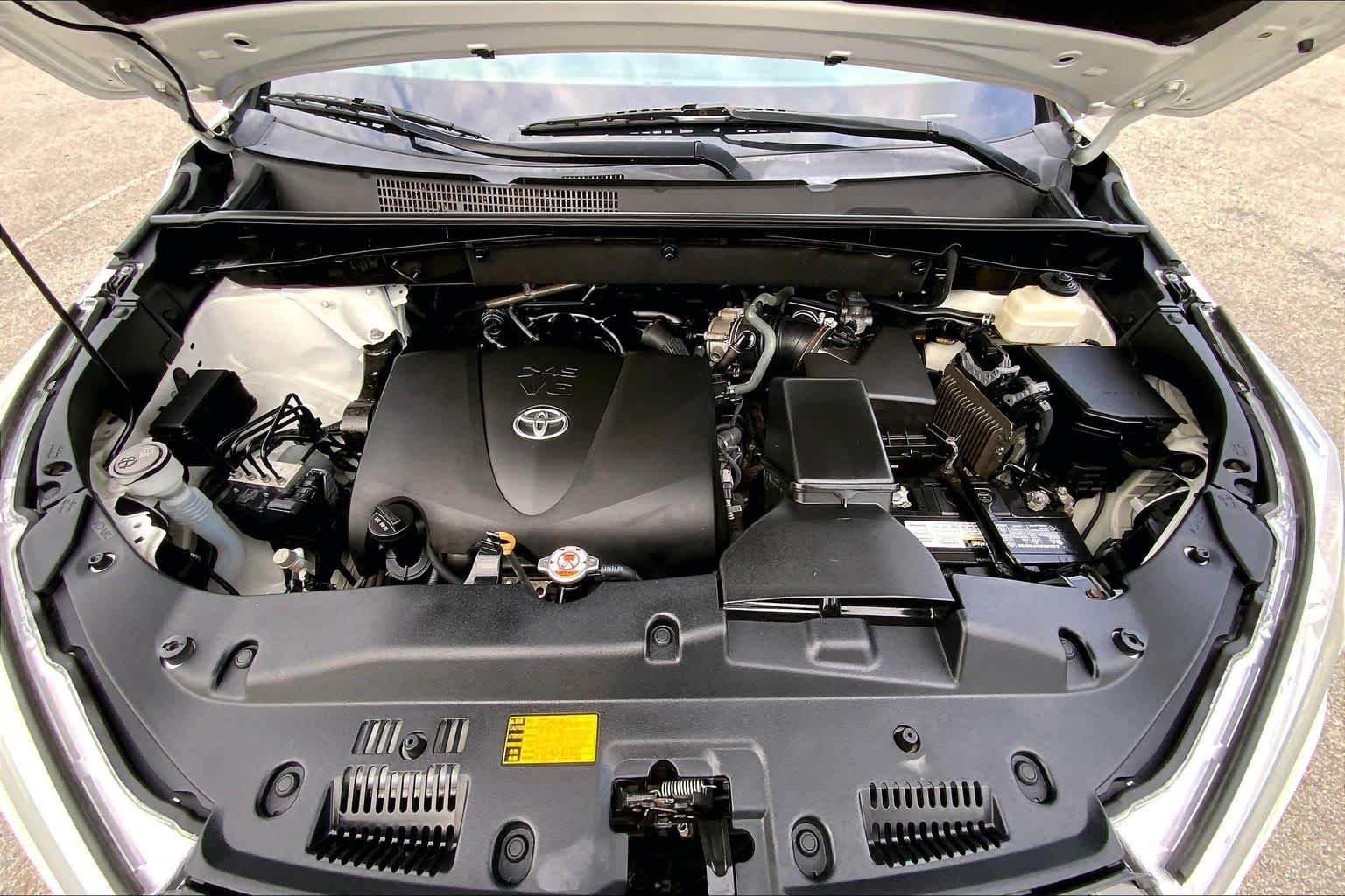 Used 2019 Blizzard Pearl Toyota LE image 31