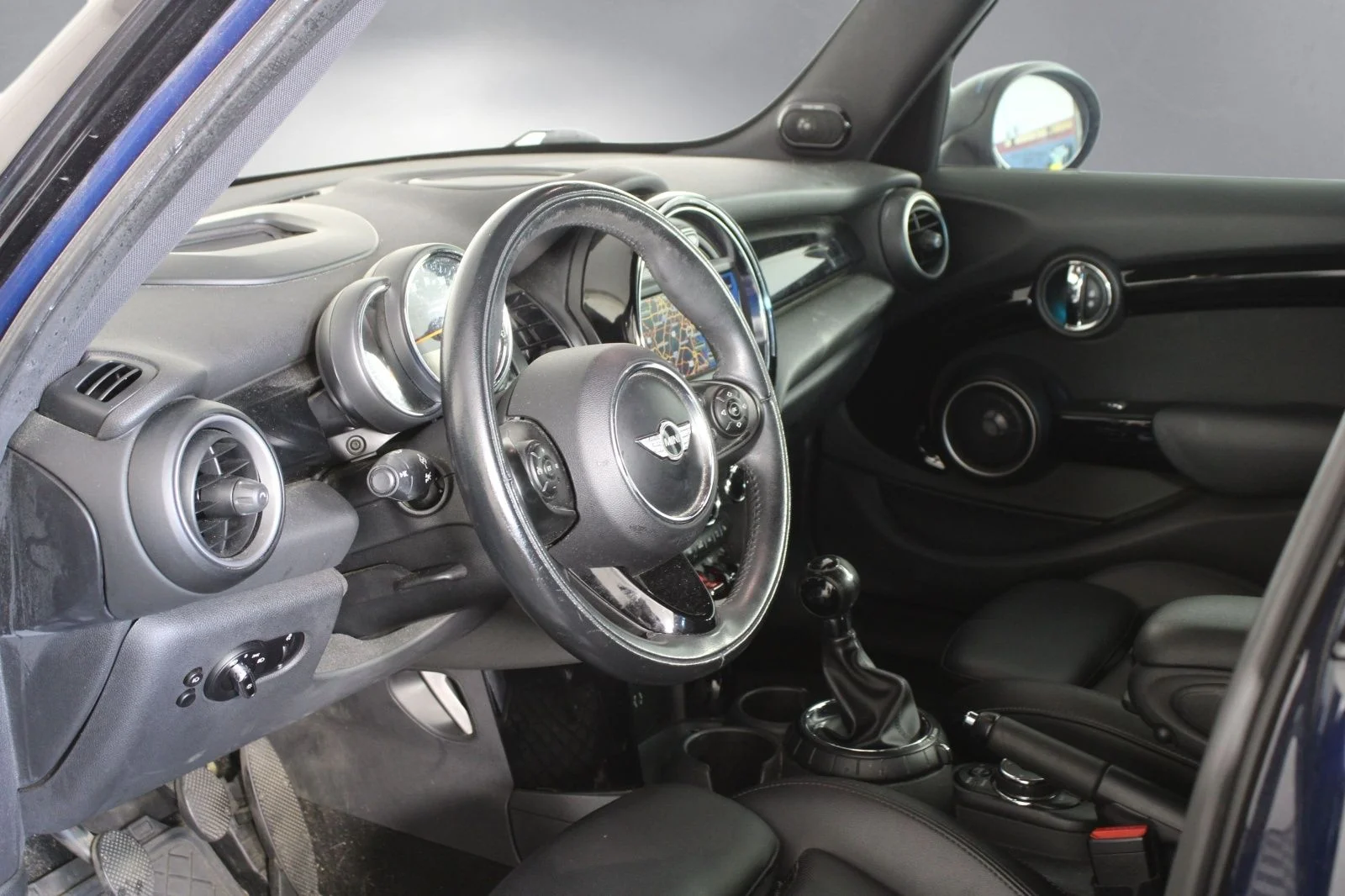 Used 2015 Blue MINI Base image 8
