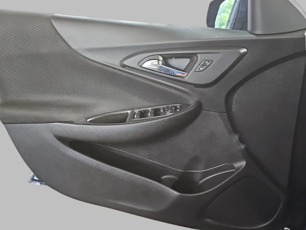 Used 2017 BLUE VELVET METALLIC Chevrolet LT image 31