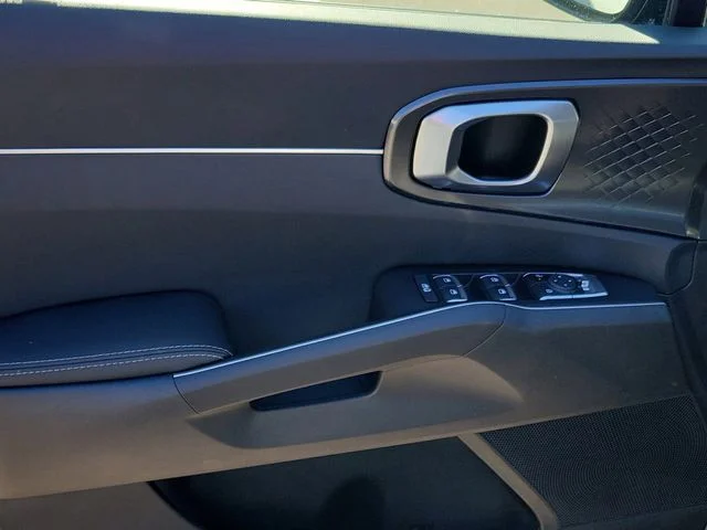 New 2026 Ivory Silver Kia S image 5