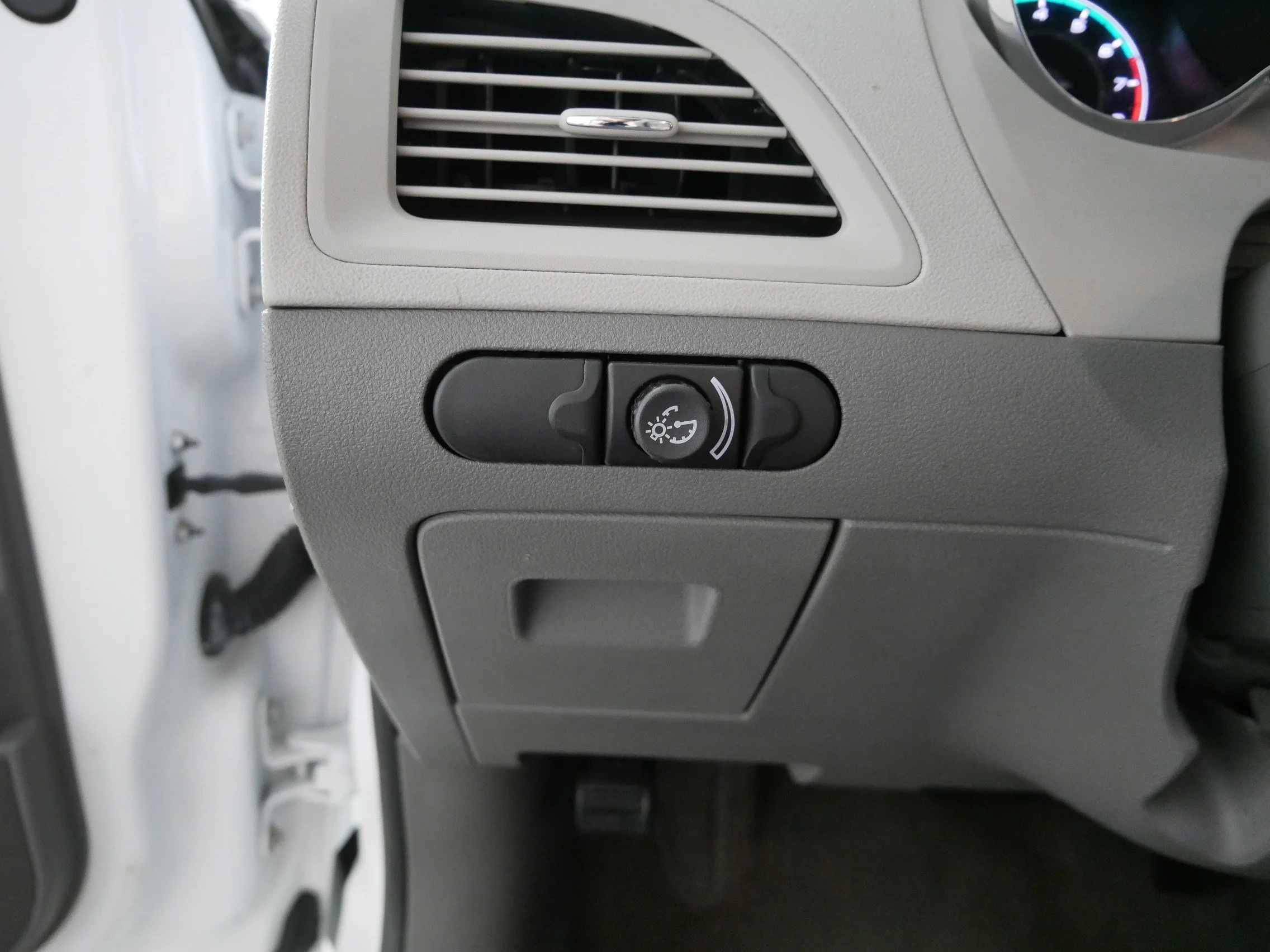 Used 2011 Summit White Chevrolet LS w/1LS image 26