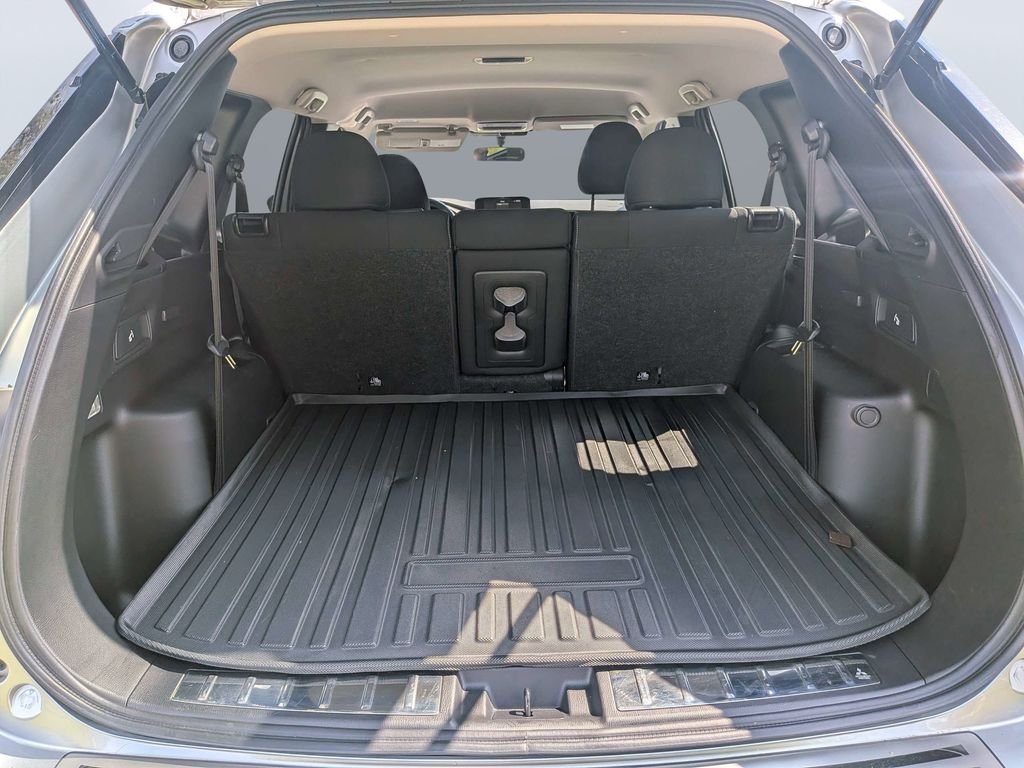 Used 2024  Mitsubishi ES image 12