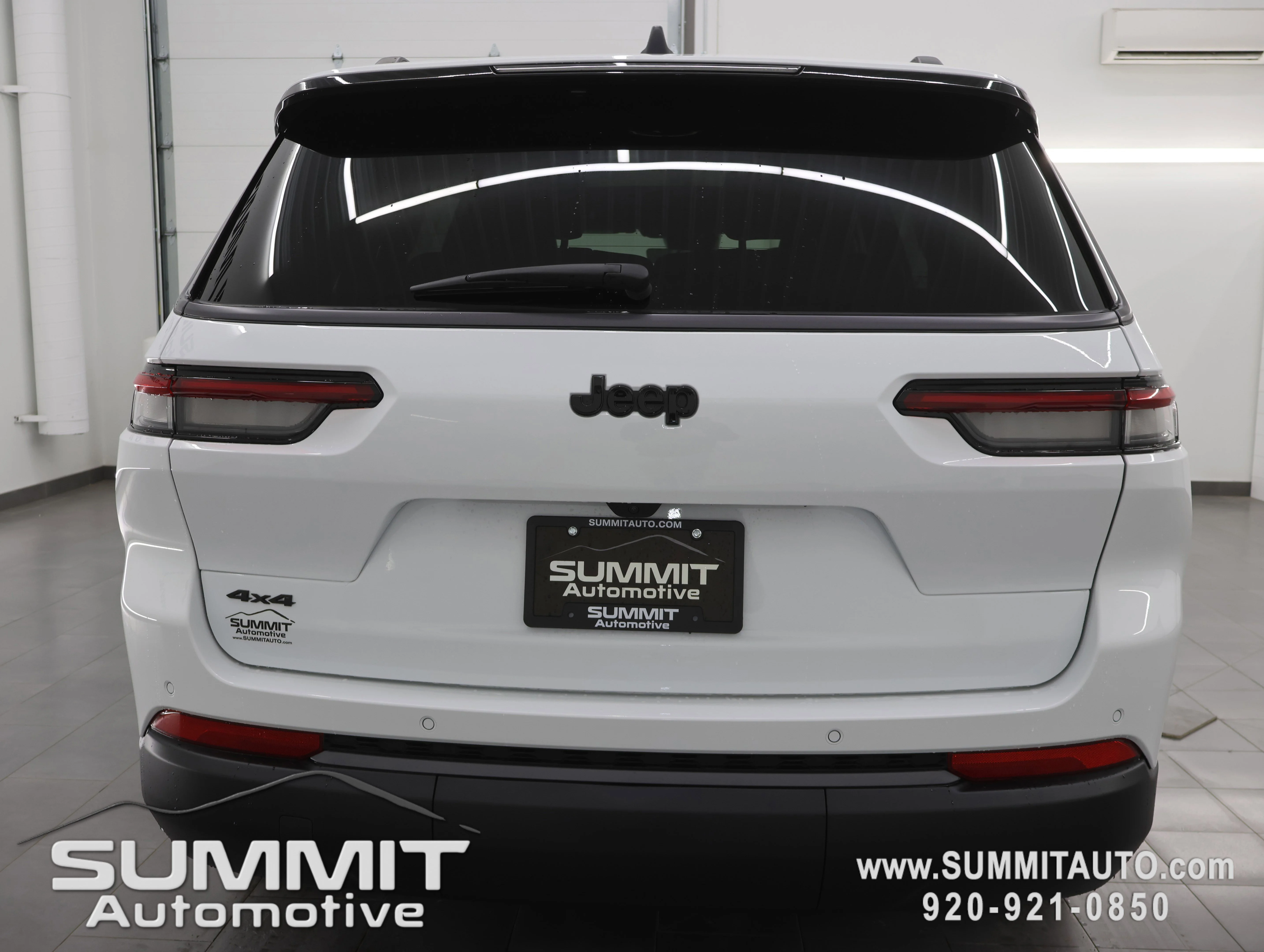 New 2026 Bright White Clear-Coat Exterior Paint Jeep Limited image 27
