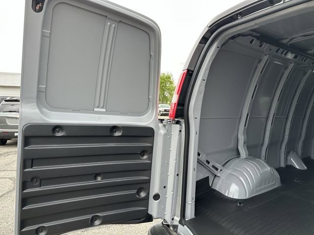 2026 GMC Savana Cargo Work Van - Photo 29