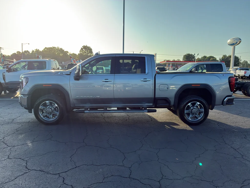 Used 2025 Sterling GMC SLT image 8