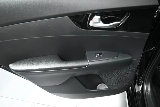 Used 2021 Black Kia EX image 10