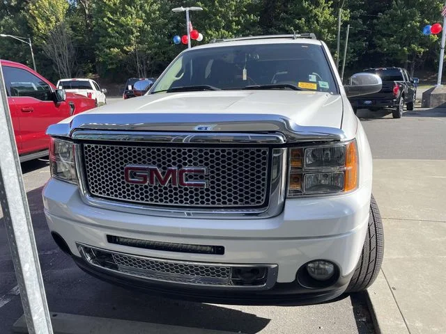 Used 2009 Summit White GMC Denali image 2