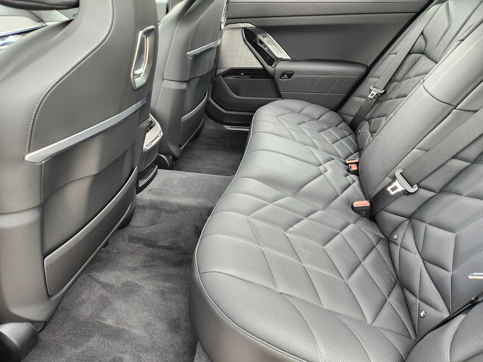 2026 BMW 7 Series 750e - Photo 7