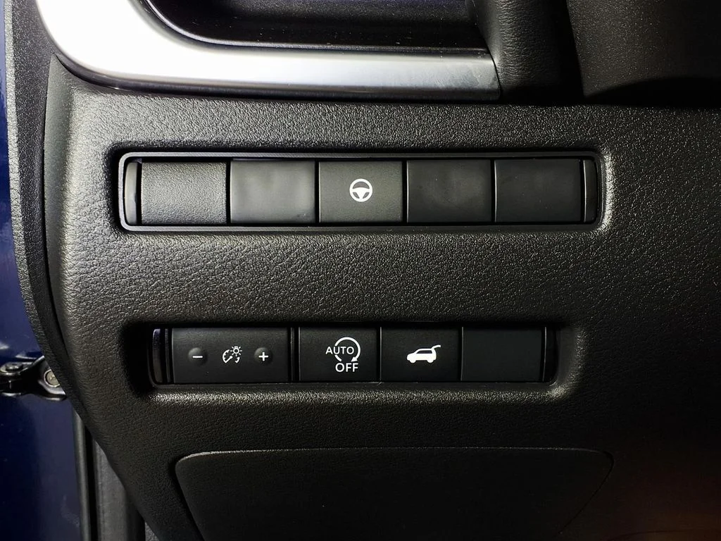 Used 2025 Blue Nissan SV image 18
