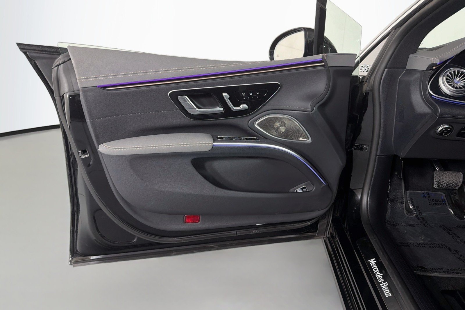 Certified Used 2024 Obsidian Black Metallic Mercedes-Benz EQS 450 image 23