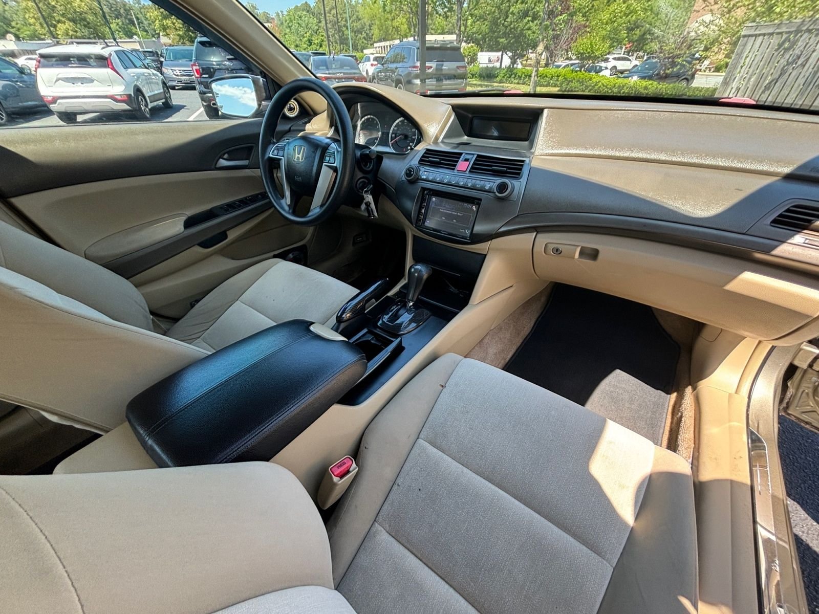Used 2009 Gold Honda LX image 17