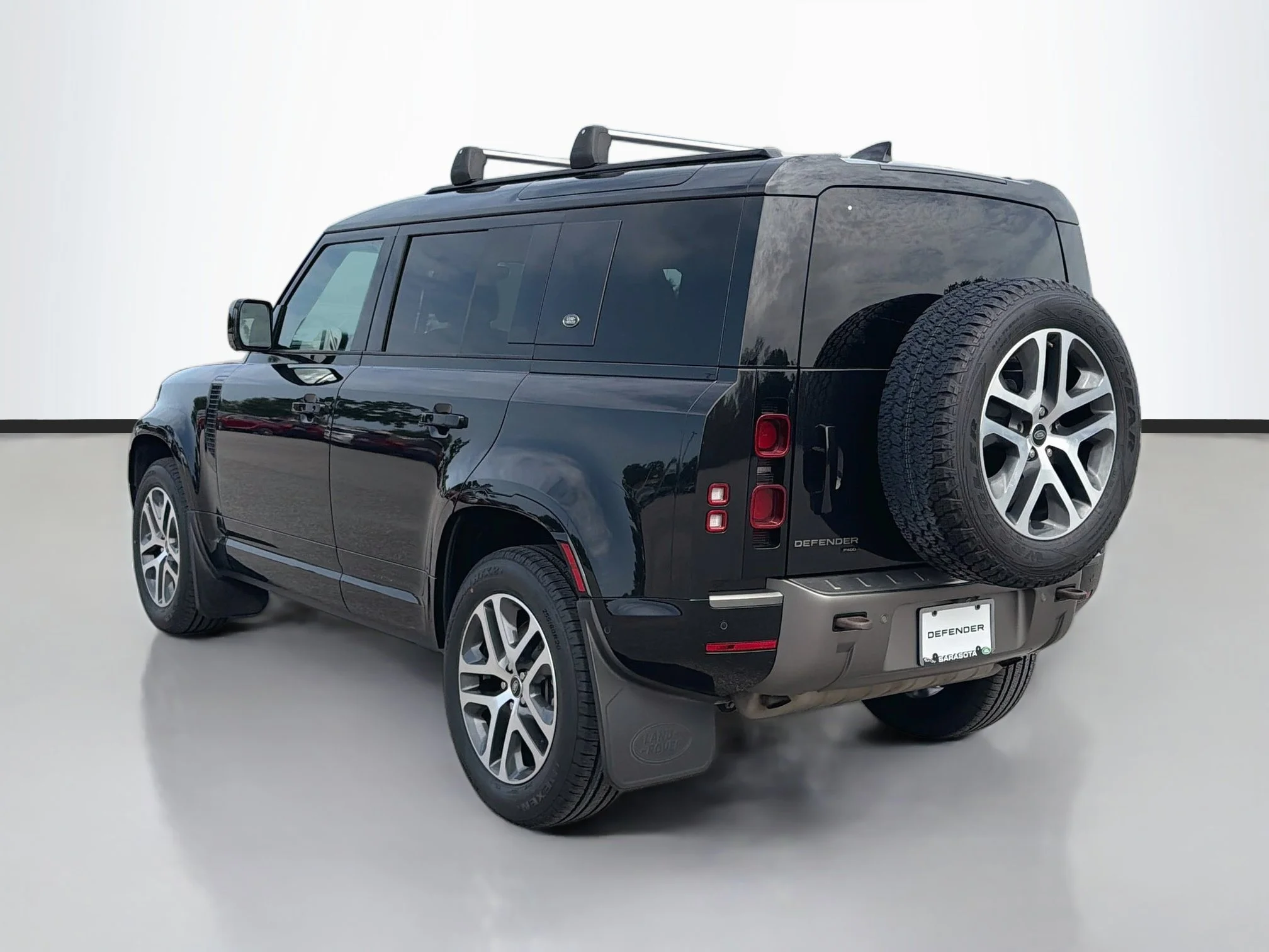 Used 2023 Santorini Black Metallic Land Rover X-Dynamic SE image 3