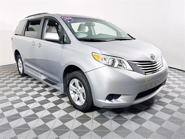 2017 Toyota Sienna LE