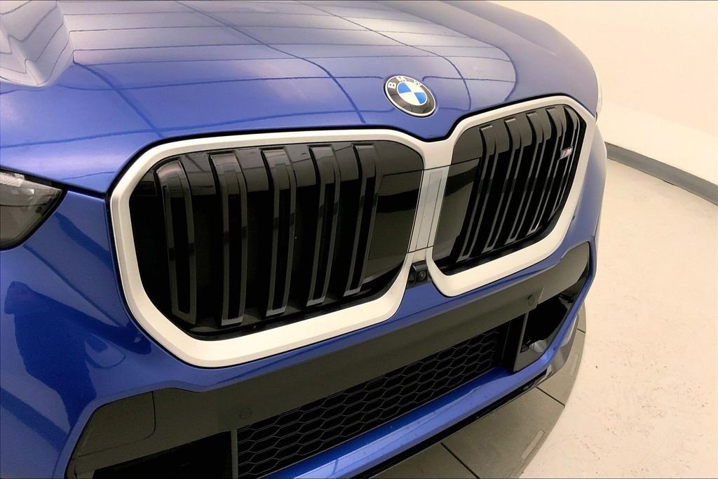 Used 2026 Portimao Blue Metallic BMW  image 29