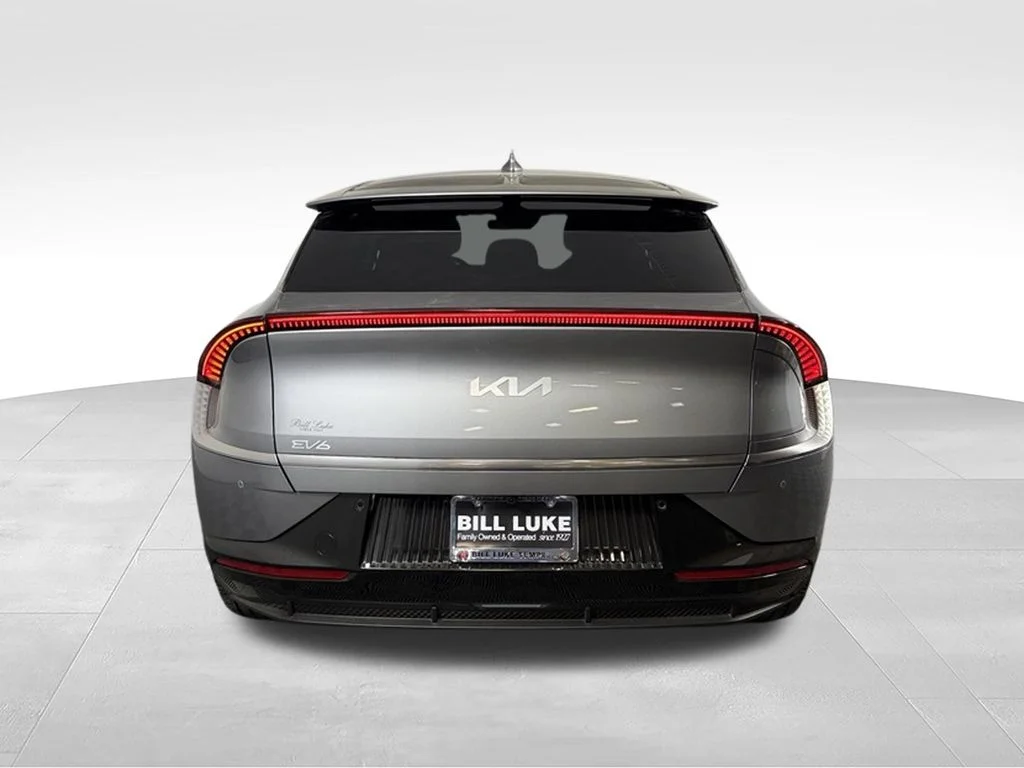 Used 2024 Steel Gray Kia Wind image 8
