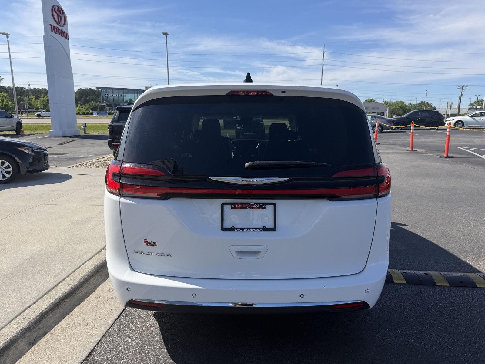 Used 2023 Bright White Clearcoat Chrysler Touring L image 6