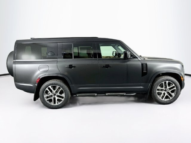 New 2026 Santorini Black Land Rover S image 4