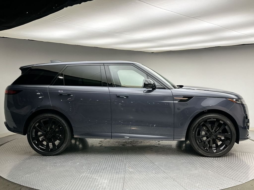 New 2026 Varesine Blue Land Rover Dynamic SE image 4