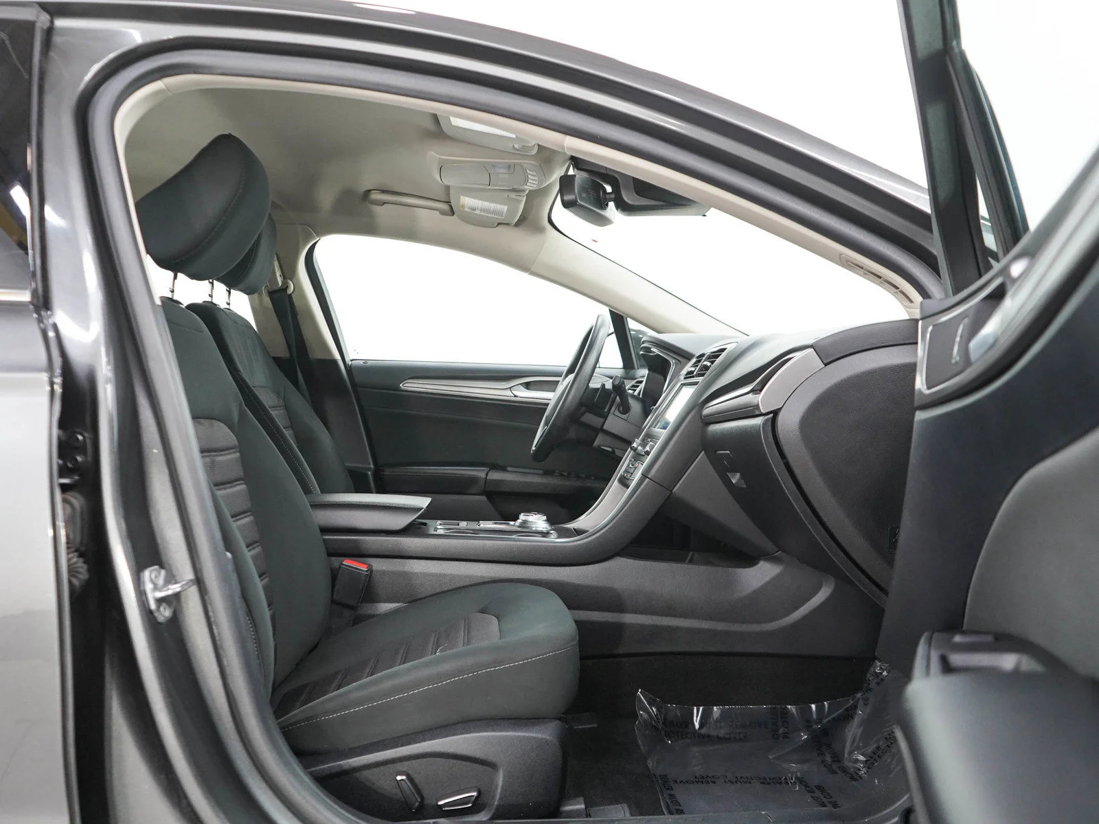 Used 2020 Magnetic Ford SE image 11