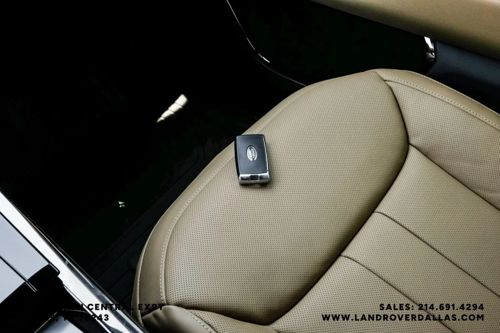 New 2026 Santorini Black Metallic Land Rover SE image 55