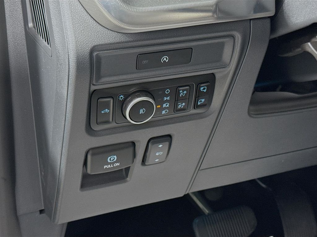 Used 2025 Star White Metallic Tri-Coat Ford LARIAT image 17
