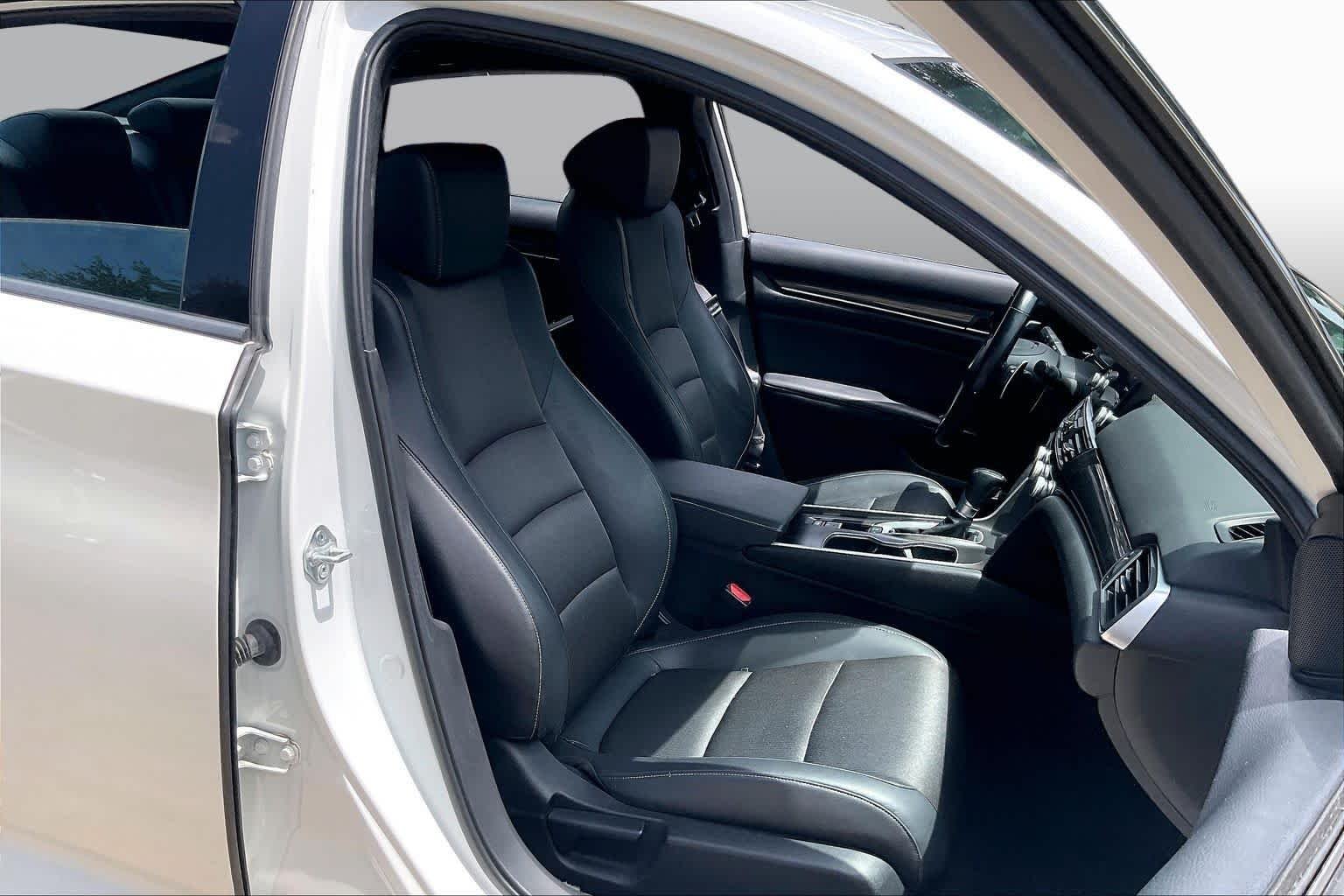 Used 2022 Platinum White Pearl Honda Sport image 9