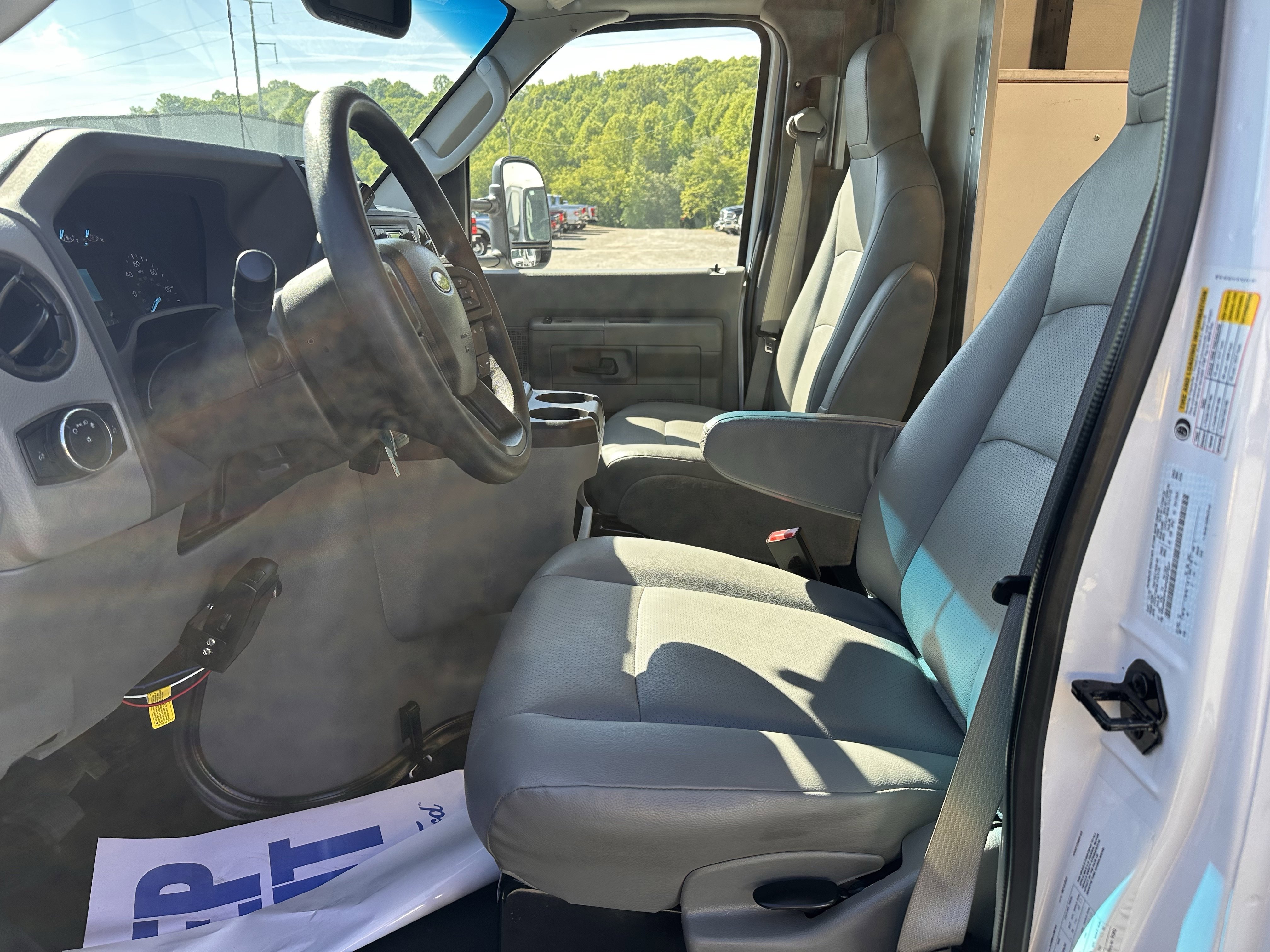 Used 2023 Oxford White Ford  image 8