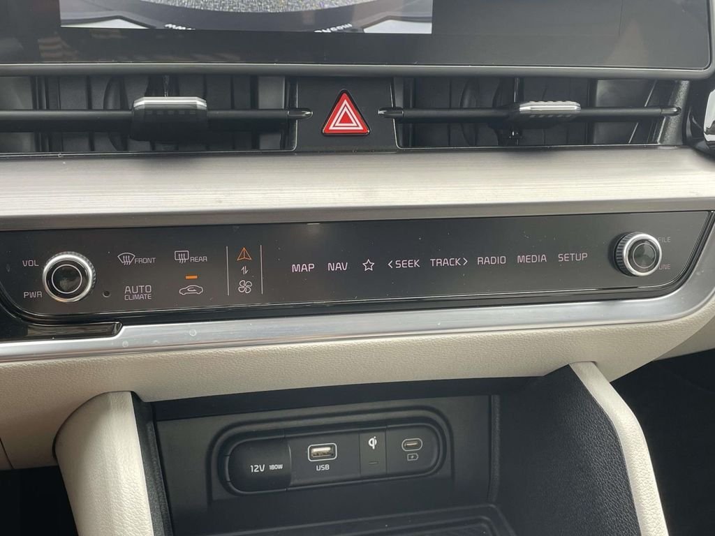 Used 2024 Gravity Gray Kia EX image 17
