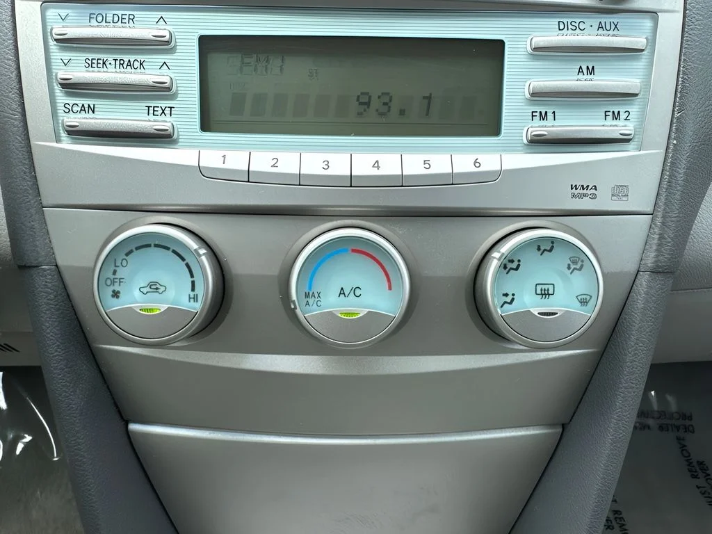 Used 2008 Gray Toyota LE image 18