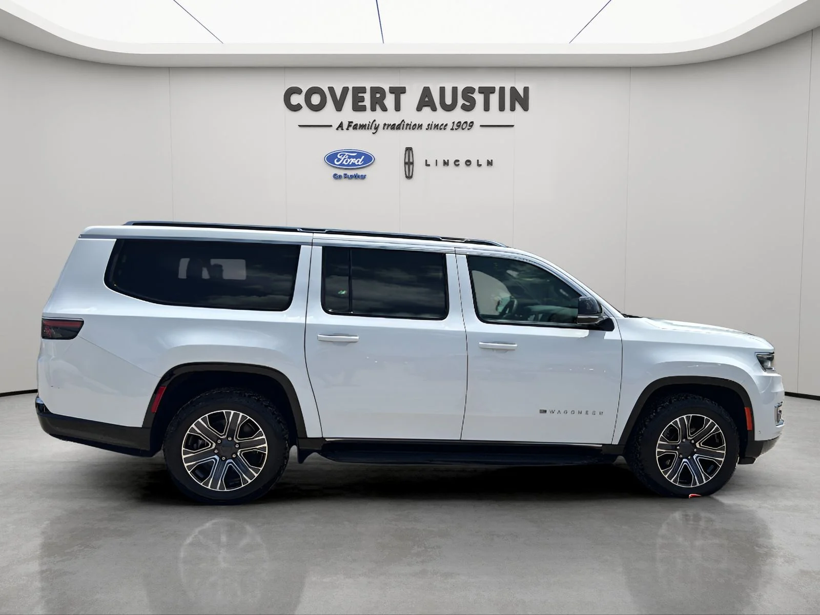 Used 2024 White Jeep Series II image 6