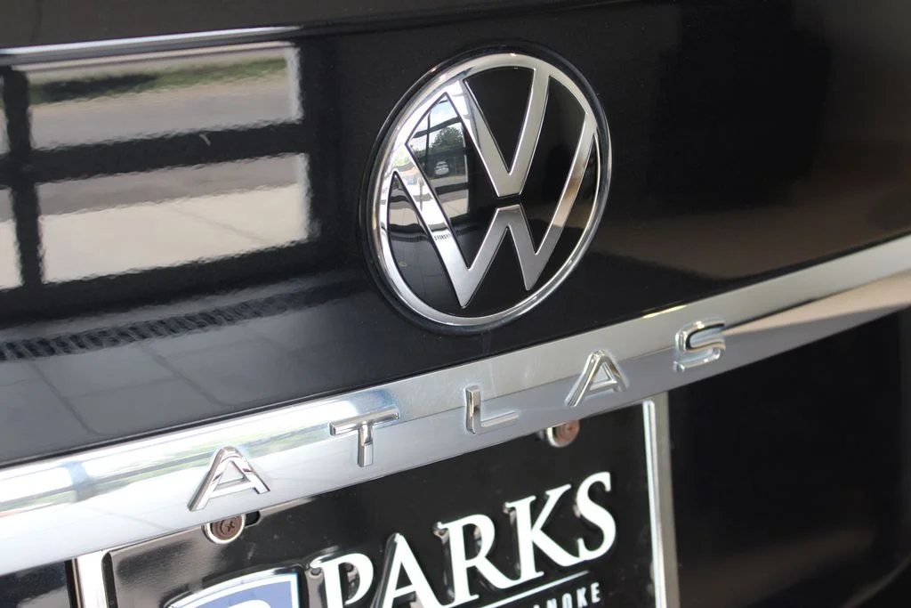 Used 2023  Volkswagen 2.0T SE w/Technology image 36