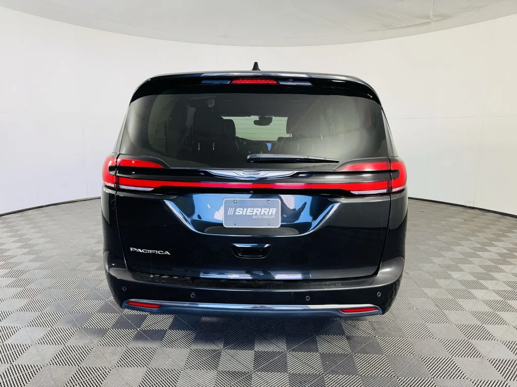 Used 2023 Black Chrysler Touring L image 25
