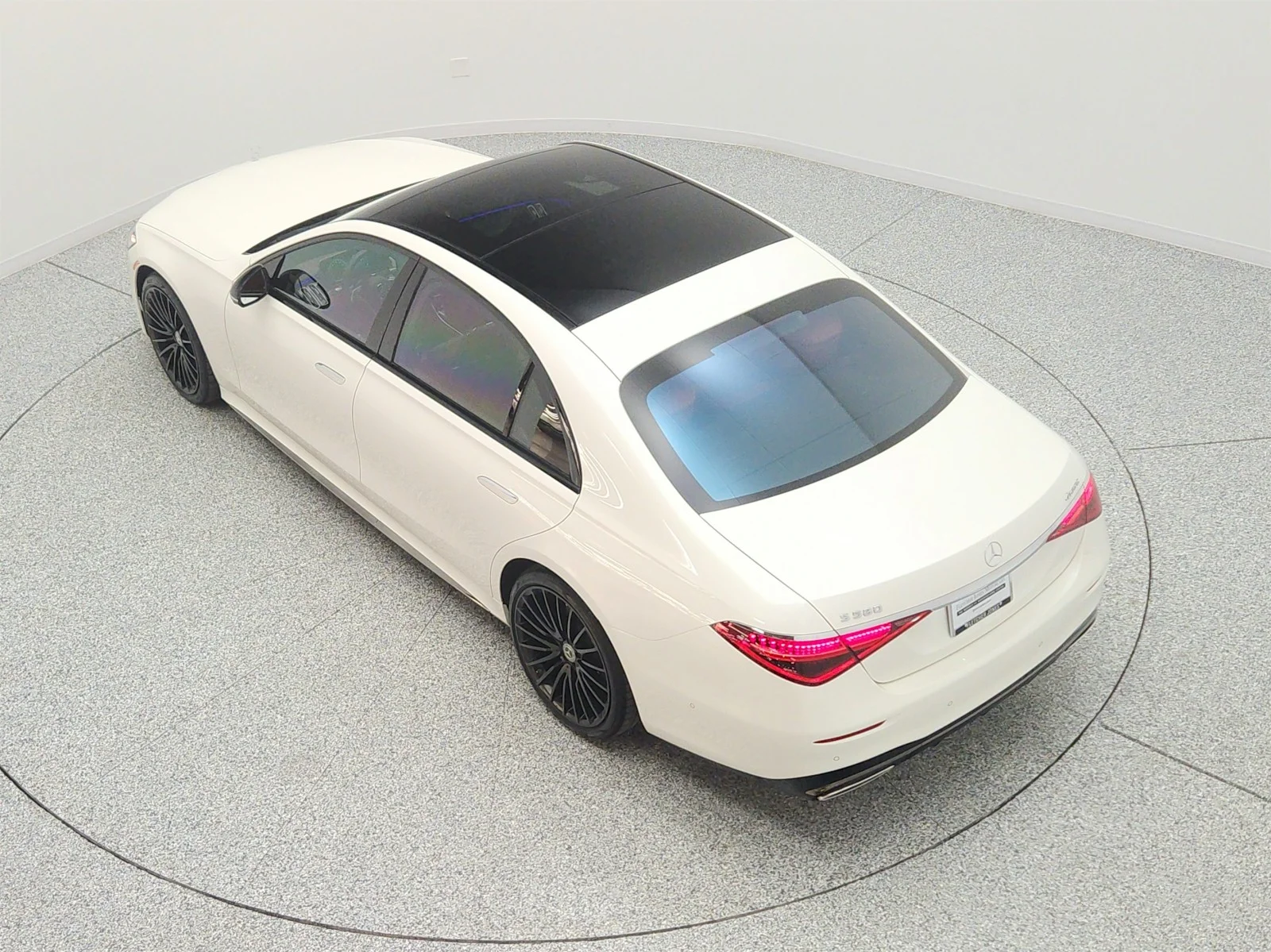 Certified Used 2023 MANUFAKTUR Diamond White Mercedes-Benz S 580 4MATIC® Sedan image 28