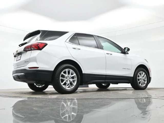 Used 2024 Summit White Chevrolet LT image 31