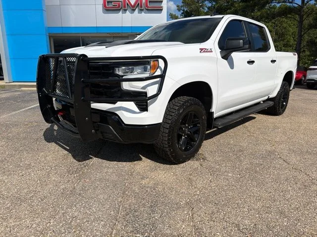 Used 2024 Summit White Chevrolet LT Trail Boss image 1