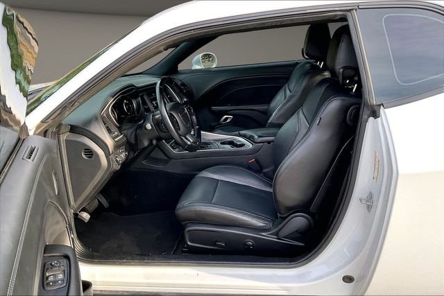 Used 2022 White Dodge SXT image 23