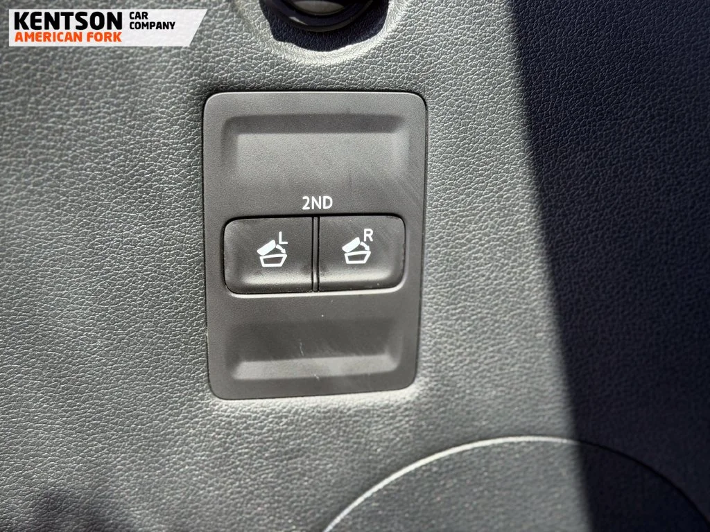 Used 2025 Silver Hyundai SEL image 33
