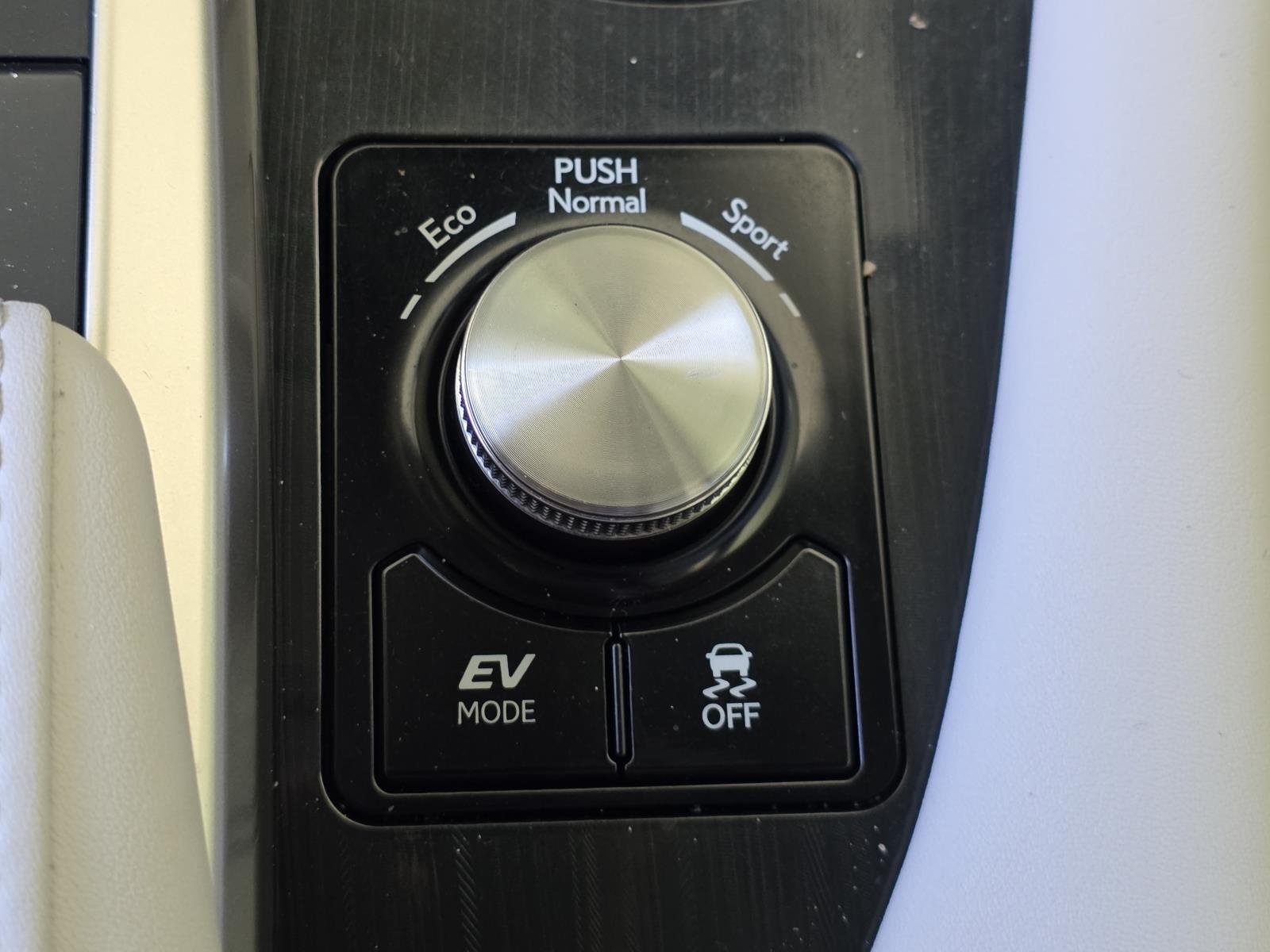 Used 2020 Silver Lexus 450h image 24