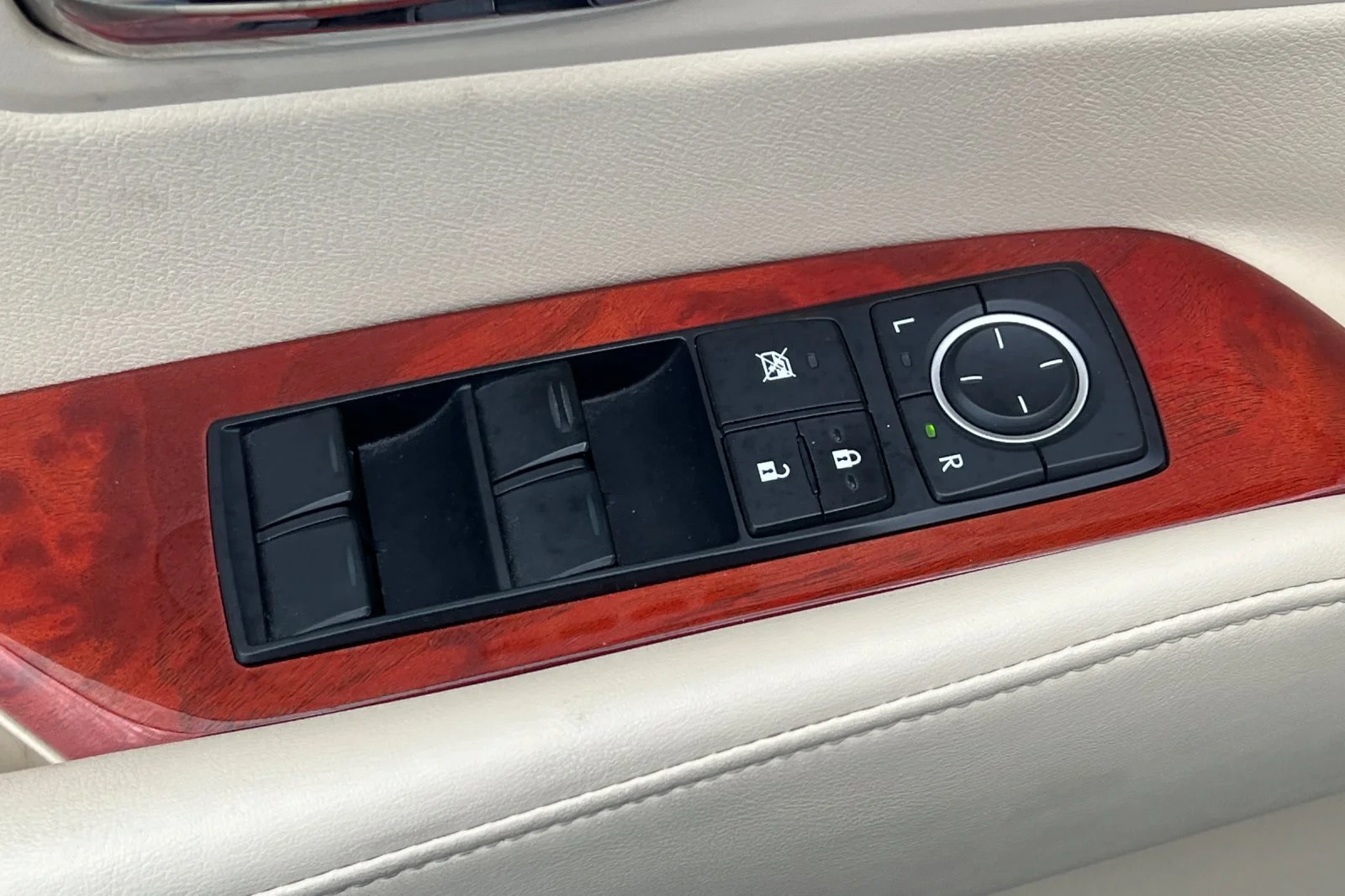 Used 2011 Starfire Pearl Lexus 4DR AWD image 11