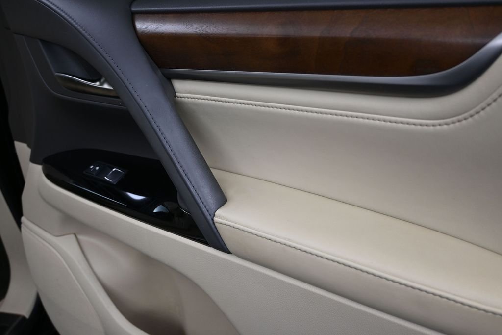 2017 Lexus LX 570 - Photo 25