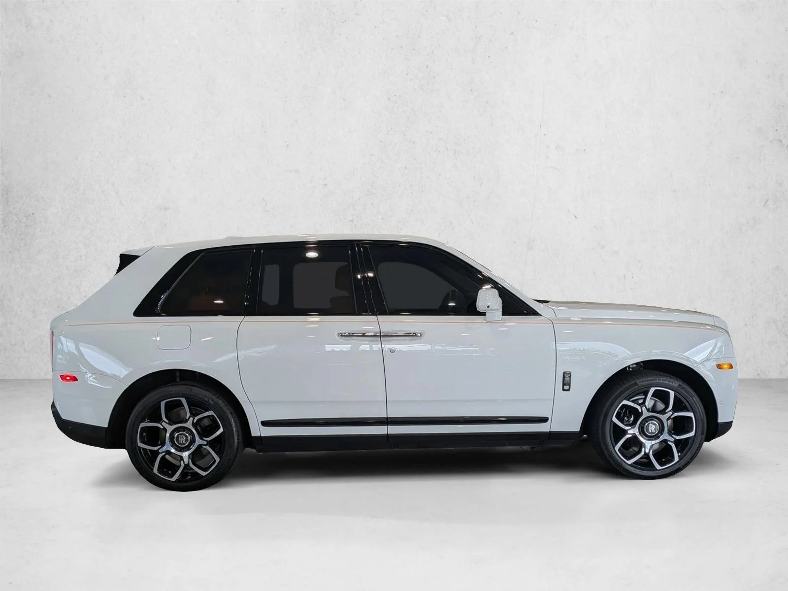 Used 2022 White Rolls-Royce Black Badge image 4