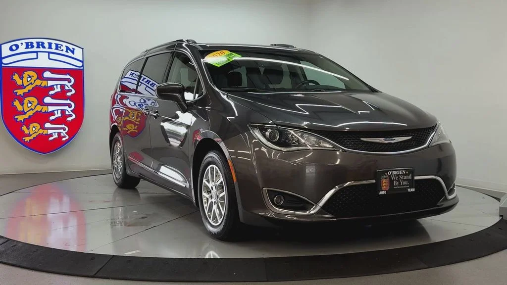 Used 2020 Crystal Metallic Chrysler Touring L image 2